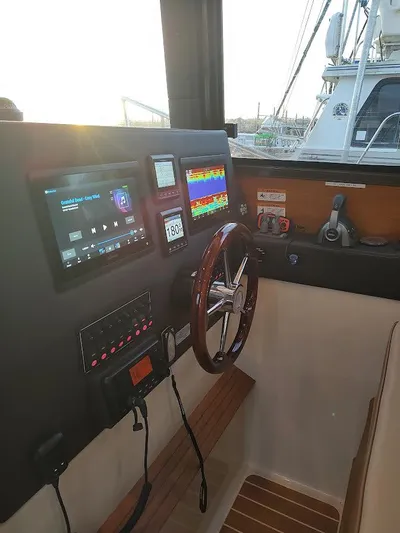 Red Diver Yacht Photos Pics 