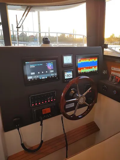 Red Diver Yacht Photos Pics 