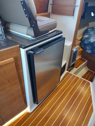 Red Diver Yacht Photos Pics 