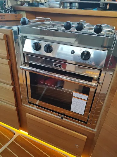 Red Diver Yacht Photos Pics 