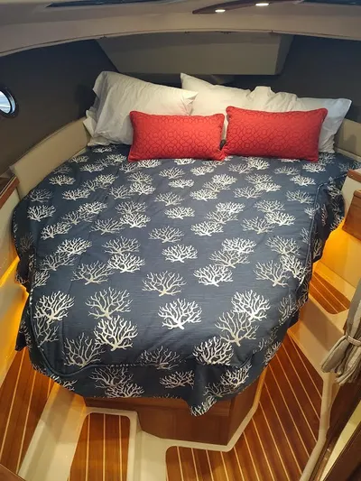 Red Diver Yacht Photos Pics 