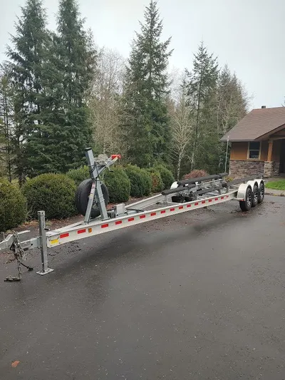 Red Diver Yacht Photos Pics 