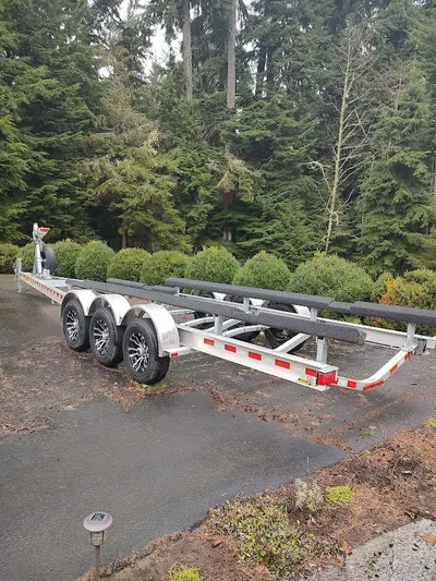 Red Diver Yacht Photos Pics 