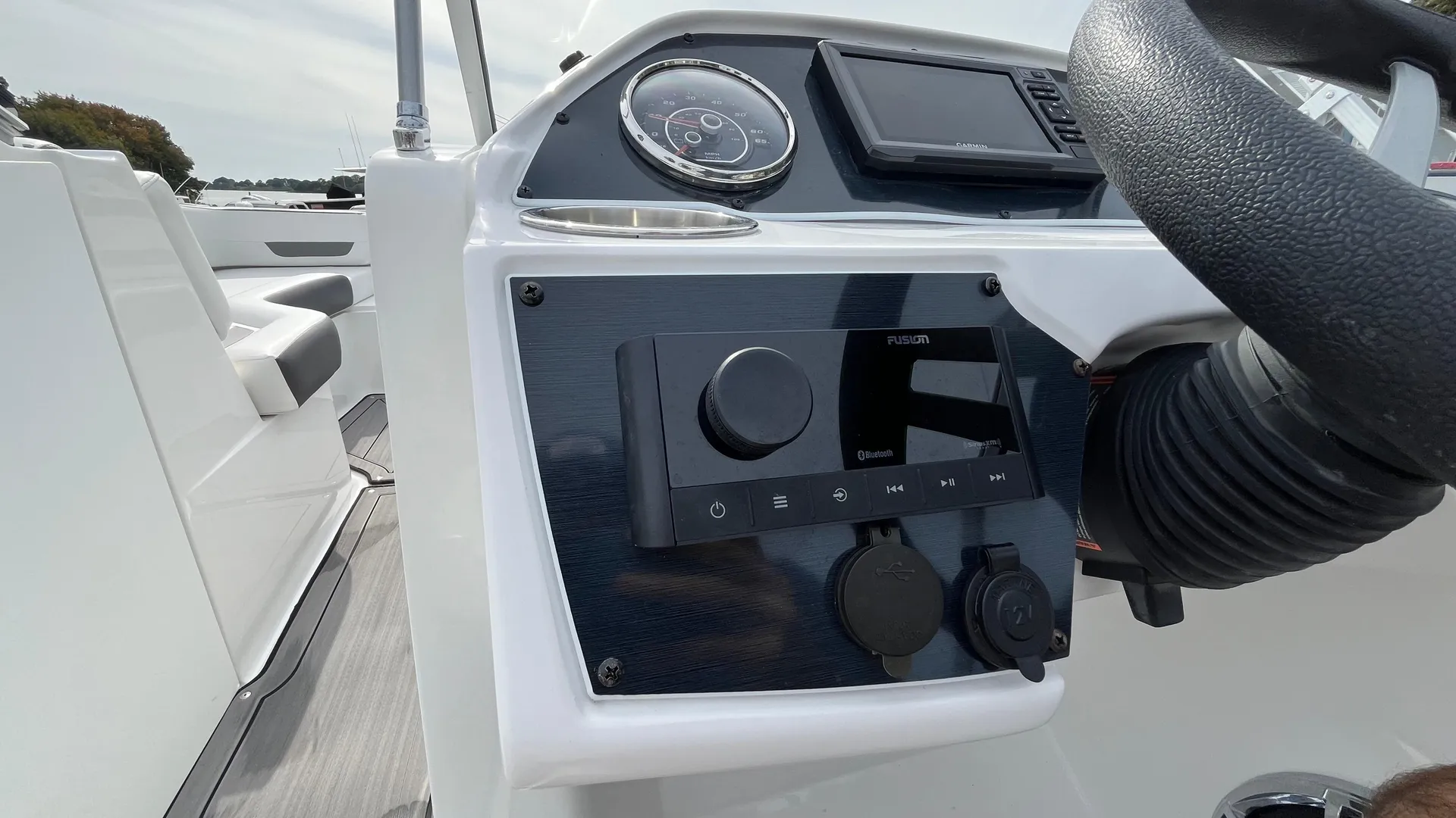 2023 Hurricane SunDeck 235 OB Photo