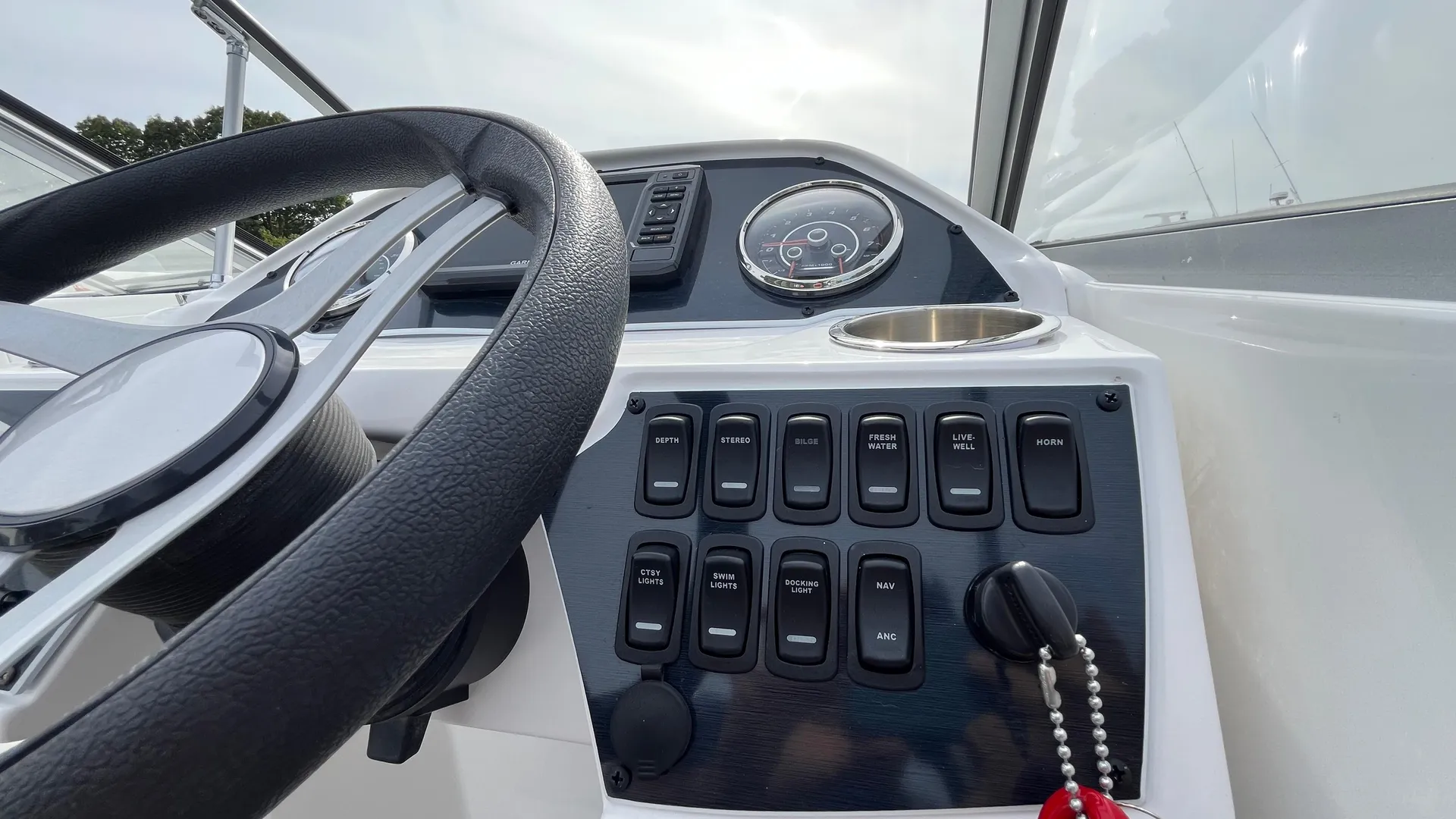 2023 Hurricane SunDeck 235 OB Photo