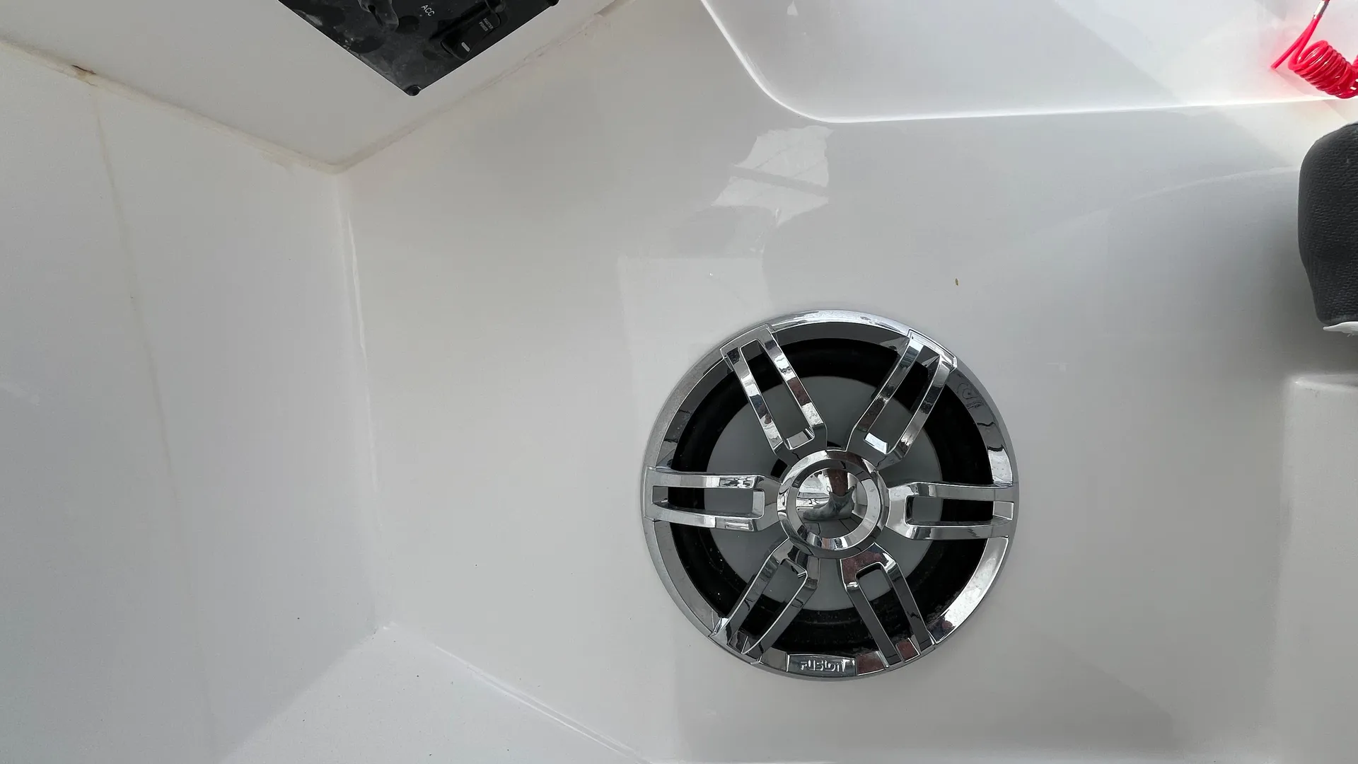 2023 Hurricane SunDeck 235 OB Photo