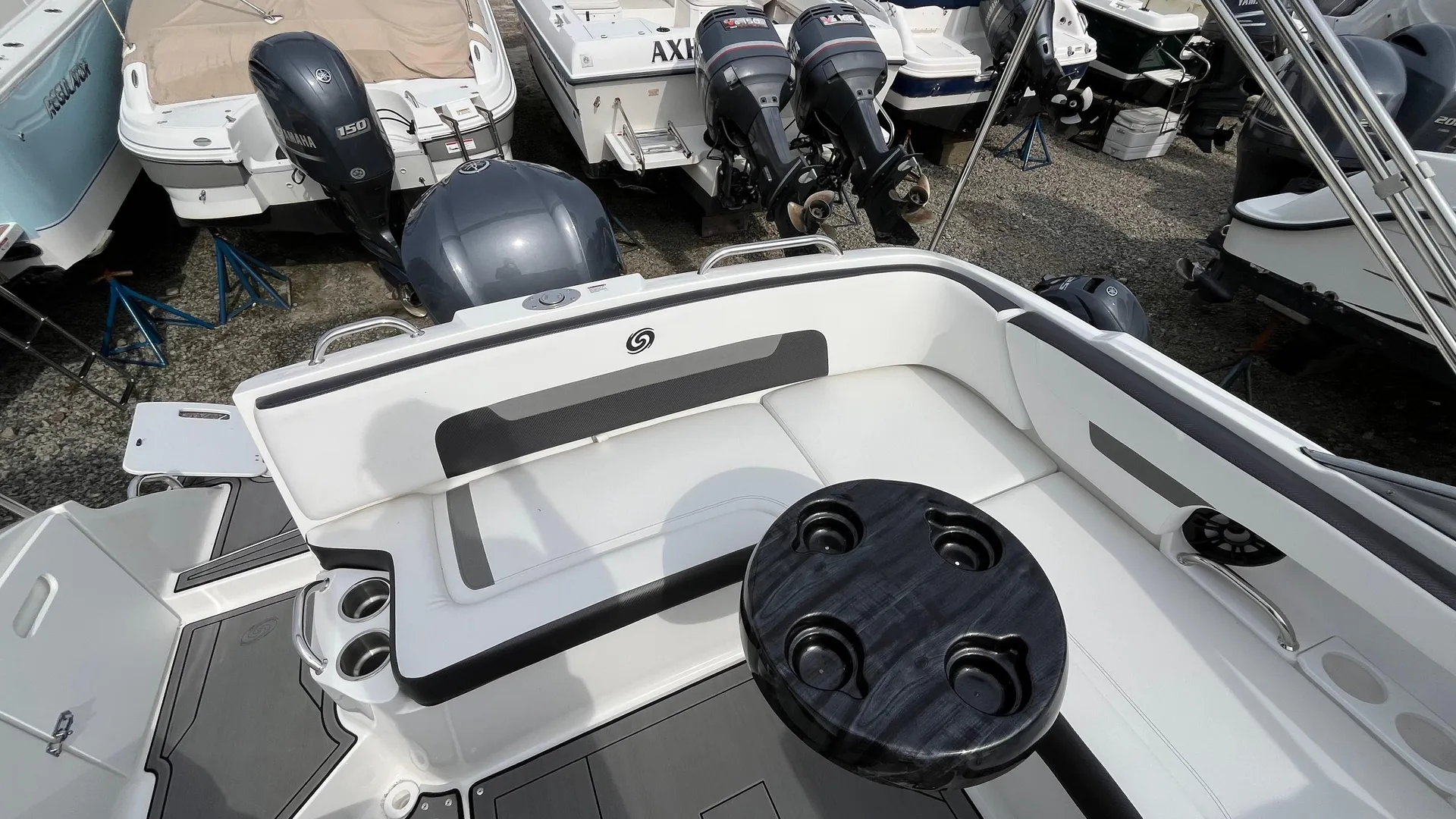 2023 Hurricane SunDeck 235 OB Photo