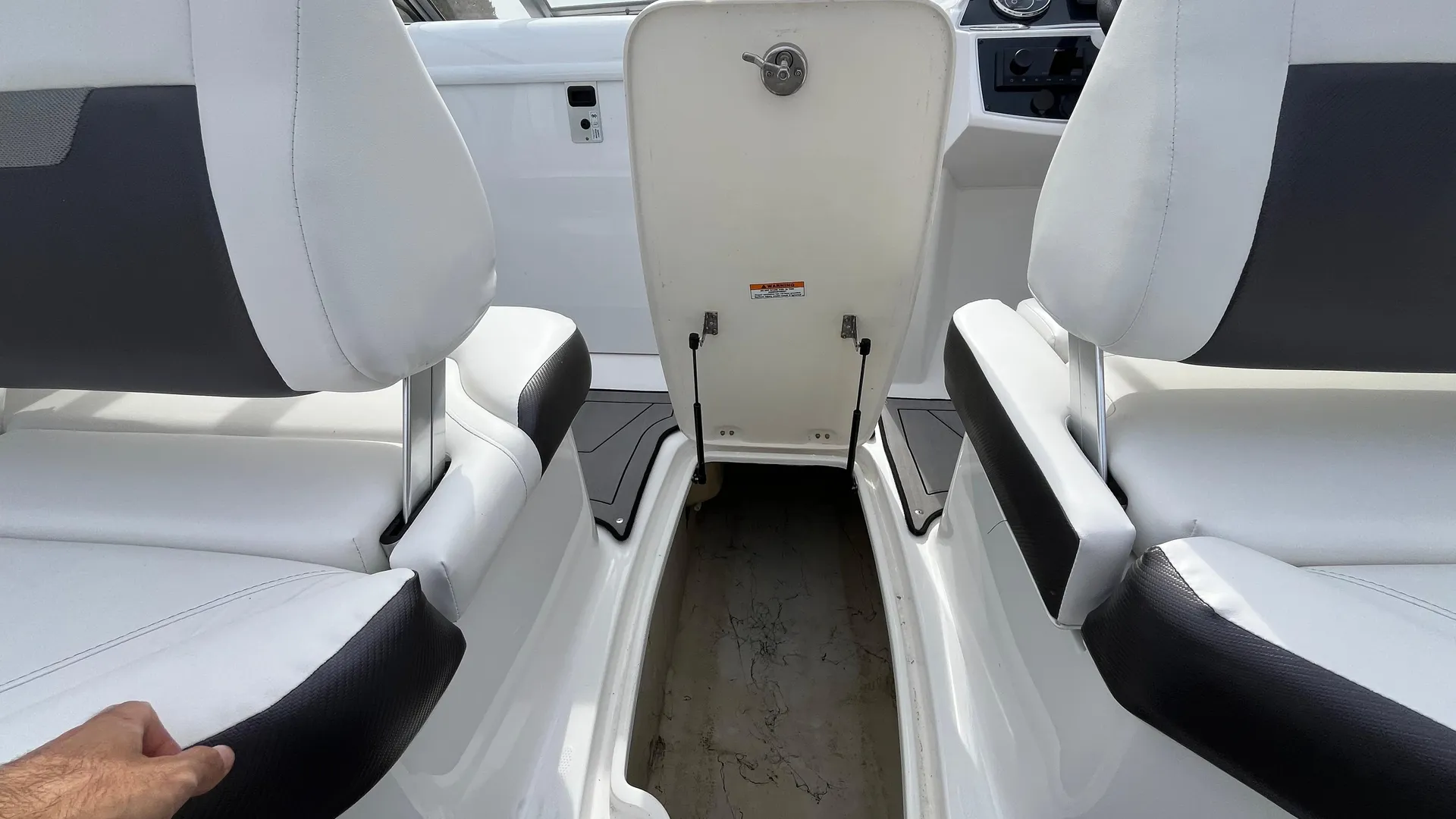 2023 Hurricane SunDeck 235 OB Photo