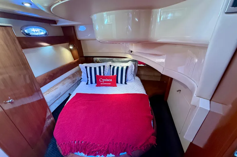 Cynisca Yacht Photos Pics Cozy bedroom in 2006 Meridian 391 Sedan yacht with red and white bedding.