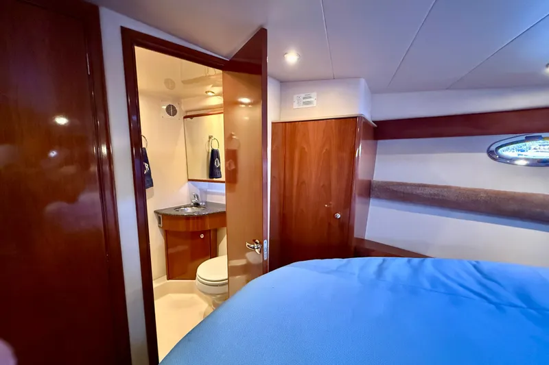 Cynisca Yacht Photos Pics Interior of 2006 Meridian 391 Sedan yacht showing bedroom and bathroom.