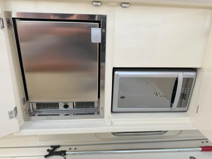 Ufo Yacht Photos Pics 2018 Chris-Craft Launch 38 interior with stainless steel appliances, including a fridge and microwave.