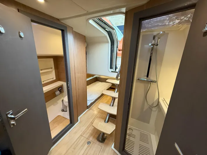 Ufo Yacht Photos Pics Luxurious interior of 2018 Chris-Craft Launch 38, featuring modern bathroom and cozy seating area.