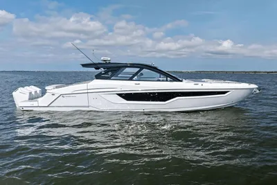Cruisers Yachts 50 GLS Outboard