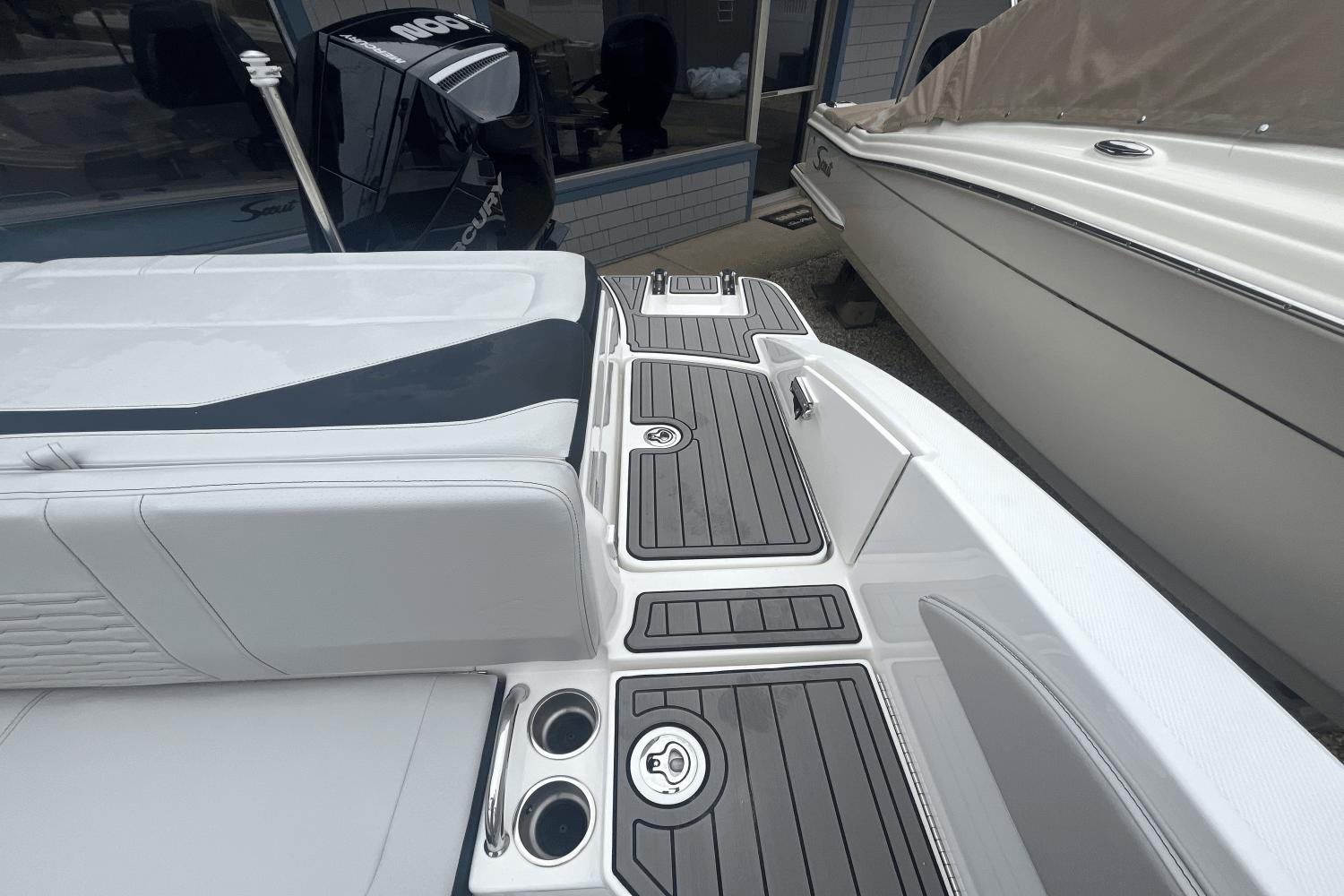 2024 Sea Ray SPX 210 Outboard Runabout for sale - YachtWorld