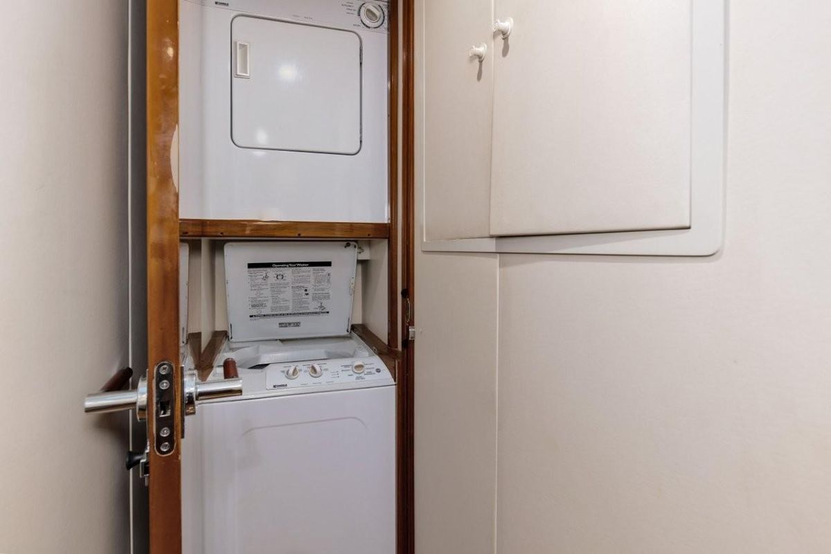 2001 Viking 65 