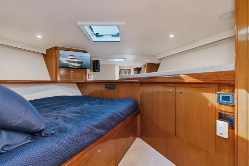 Partnership Yacht Photos Pics 2001 65 Viking Convertible Enclosed Bridge Partnership VIP Stateroom