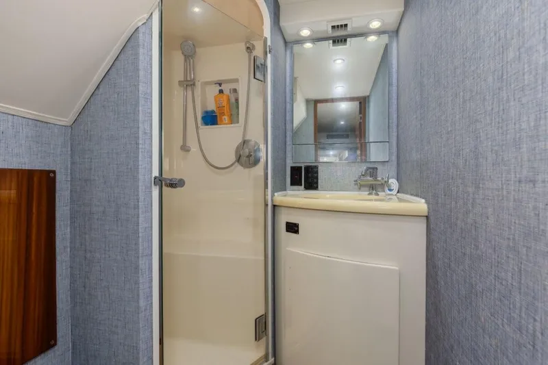 Partnership Yacht Photos Pics 2001 65 Viking Convertible Enclosed Bridge Partnership Crew Head