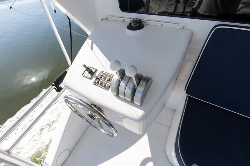 Partnership Yacht Photos Pics 2001 65 Viking Convertible Enclosed Bridge Partnership Outside Lower Helm