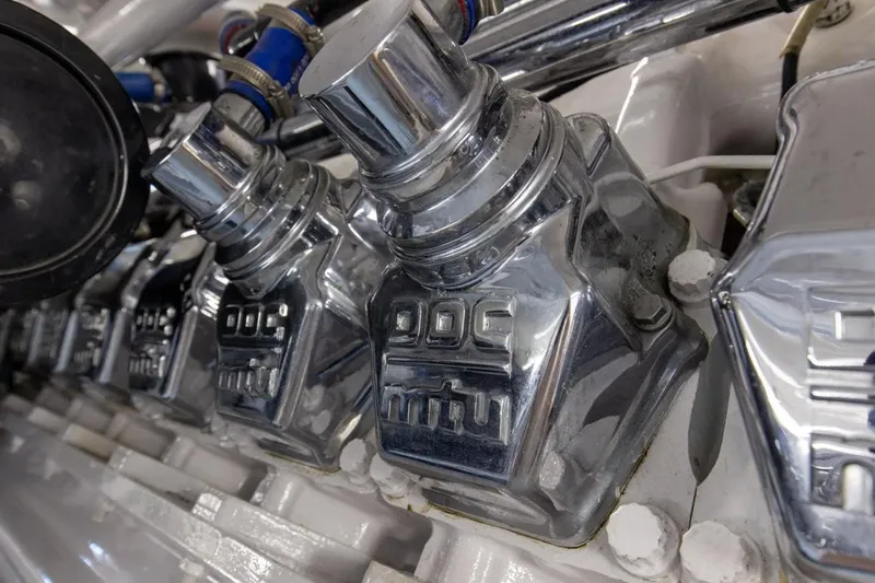 Partnership Yacht Photos Pics 2001 65 Viking Convertible Enclosed Bridge Partnership Engine Room