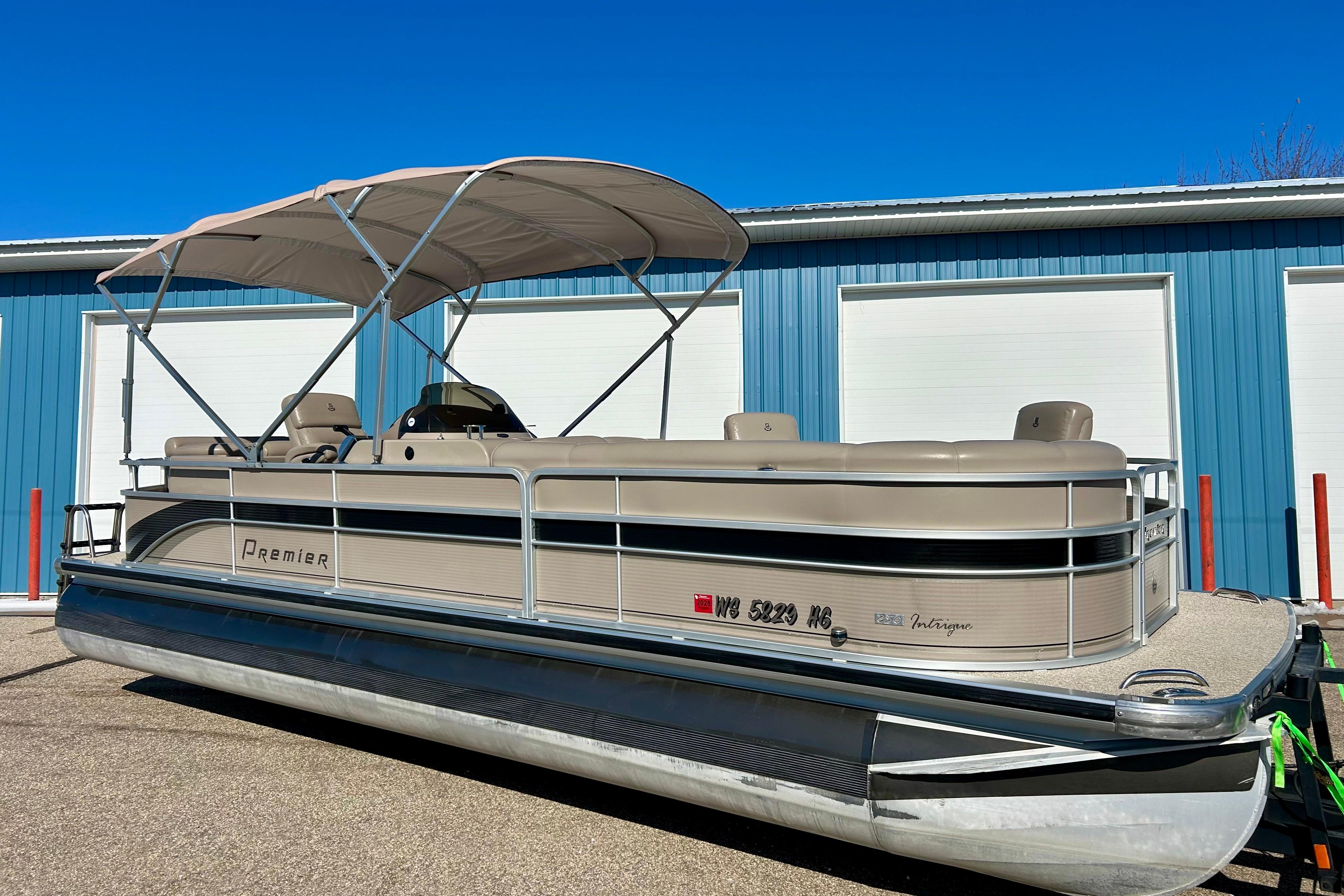 Premier 250 Intrigue