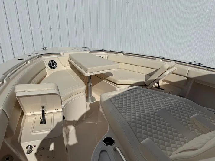  Yacht Photos Pics Interior of Grady-White Canyon 386 boat, model year 2026.