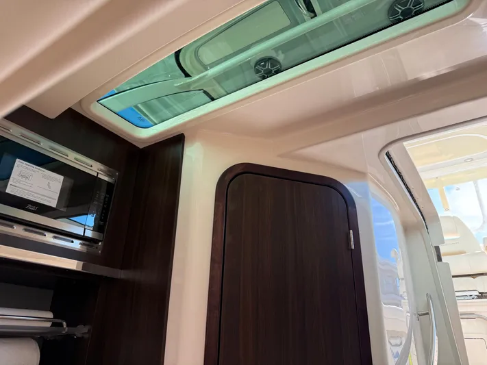  Yacht Photos Pics Interior of Grady-White Canyon 386 yacht, model year 2026.