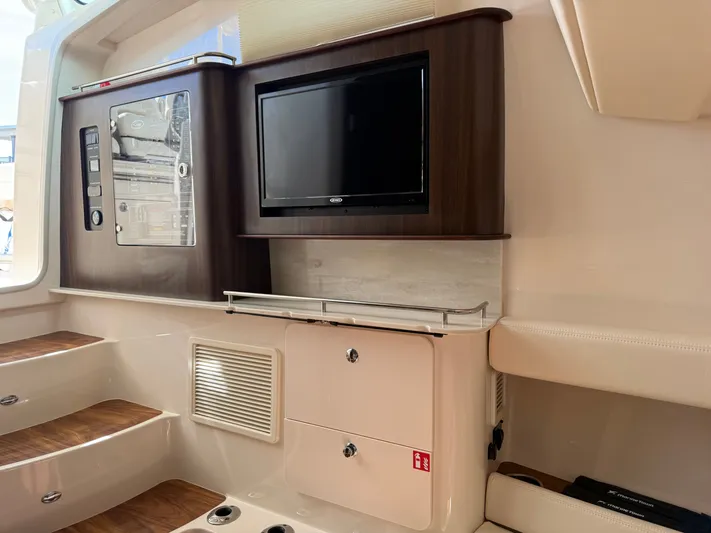  Yacht Photos Pics Interior of Grady-White Canyon 386 yacht, model year 2026.