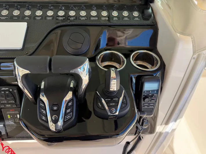  Yacht Photos Pics Control console of Grady-White Canyon 386, year 2026.