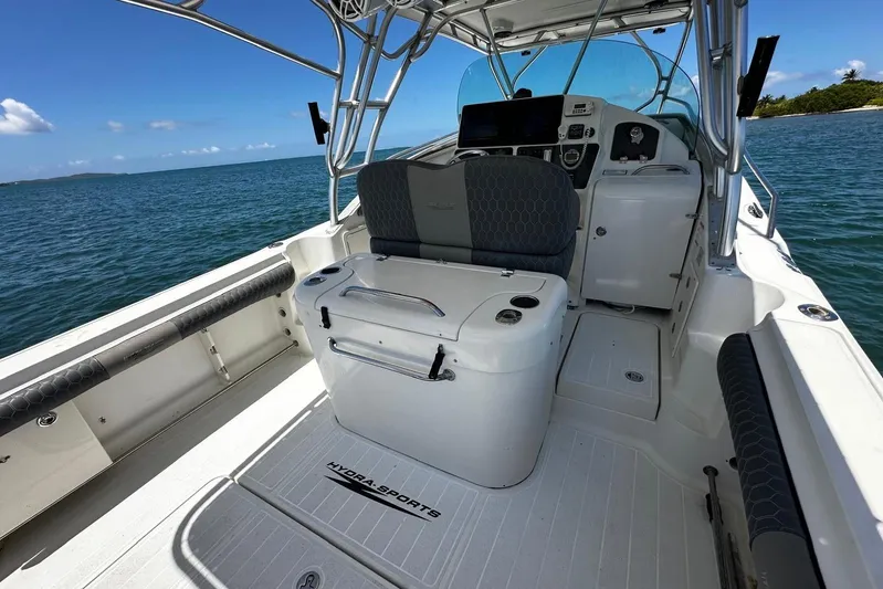  Yacht Photos Pics 2006 Hydra-Sports Vector 3300 VX boat interior with seating and control panel on open water.