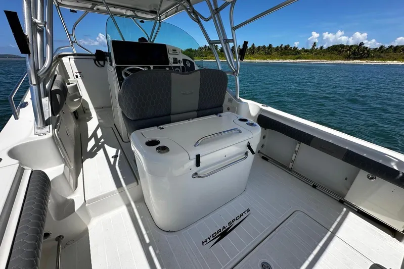  Yacht Photos Pics 2006 Hydra-Sports Vector 3300 VX boat interior with seating, ocean view, and clear sky.