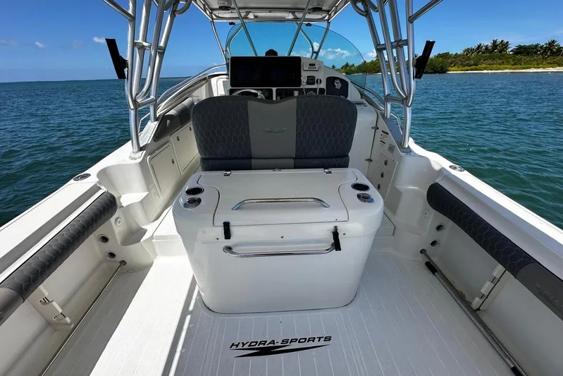  Yacht Photos Pics 2006 Hydra-Sports Vector 3300 VX boat interior with seating and ocean view.