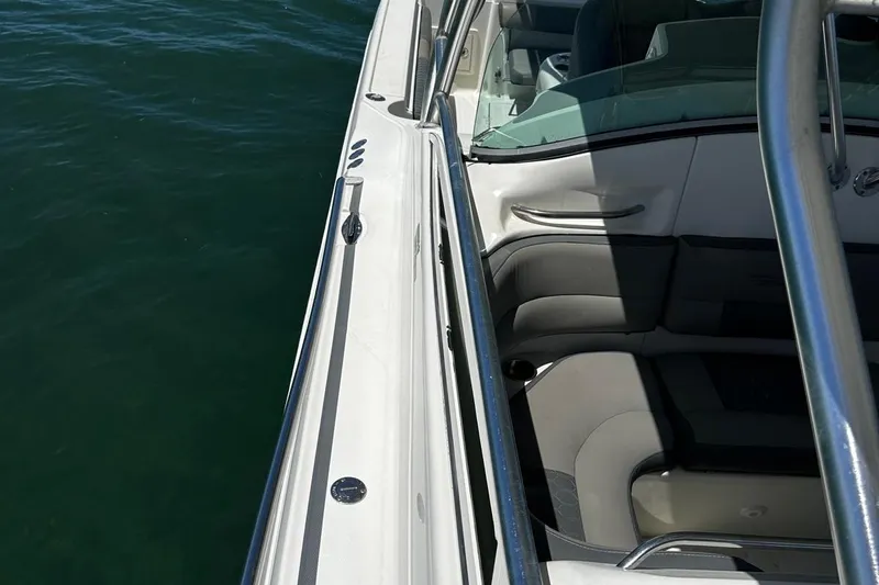  Yacht Photos Pics 2006 Hydra-Sports Vector 3300 VX boat interior with seating, viewed from above.