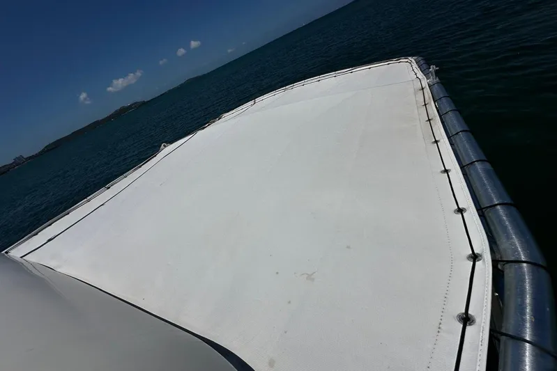  Yacht Photos Pics 2006 Hydra-Sports Vector 3300 VX boat deck with ocean view.