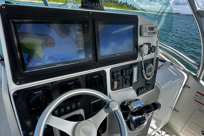  Yacht Photos Pics 2006 Hydra-Sports Vector 3300 VX boat dashboard with Garmin navigation screens and controls.