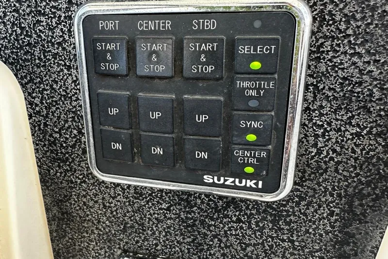  Yacht Photos Pics Control panel of a 2006 Hydra-Sports Vector 3300 VX boat with Suzuki branding.