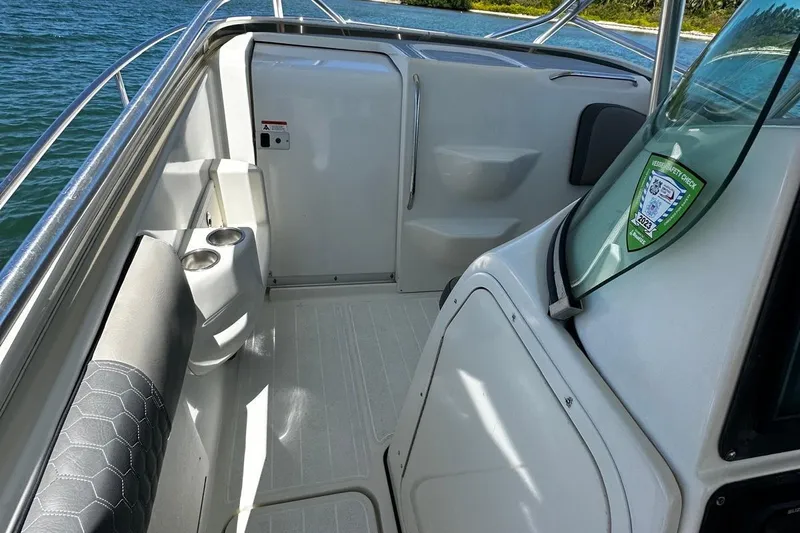  Yacht Photos Pics 2006 Hydra-Sports Vector 3300 VX boat interior with seating and cup holders.