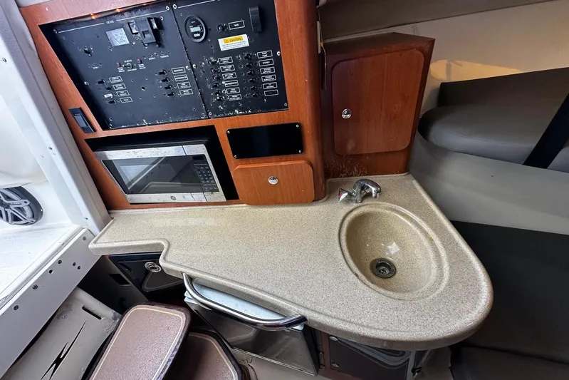  Yacht Photos Pics 2006 Hydra-Sports Vector 3300 VX cabin with sink, microwave, and control panel.