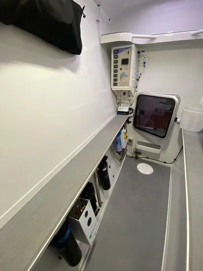 Saphira Yacht Photos Pics Interior of 2018 Chris White Atlantic 70 "SAPHIRA" yacht, featuring modern equipment and storage.