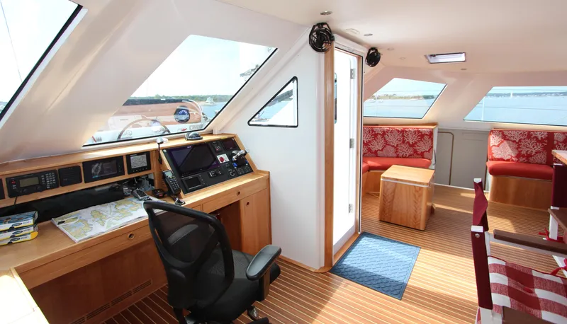 Saphira Yacht Photos Pics Pilothouse looking to starboard
