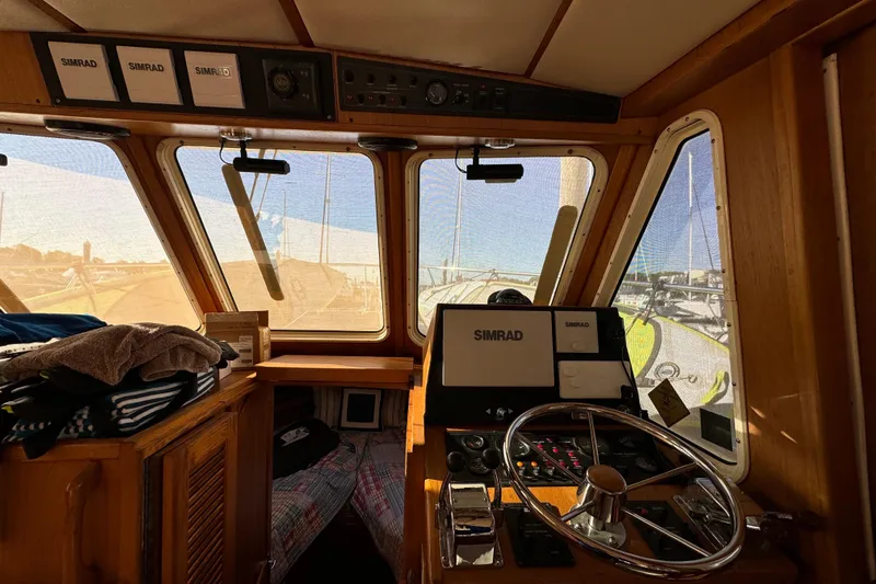  Yacht Photos Pics Interior of 2000 Pacific Seacraft 38T Fast Trawler with Simrad navigation equipment.