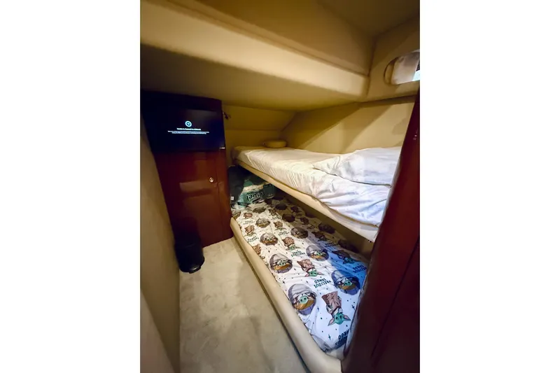 Rogue One Yacht Photos Pics 2003 Sea Ray 560 Sedan Bridge cabin with bunk beds and TV.