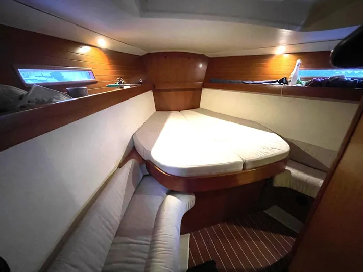 Halo Yacht Photos Pics 