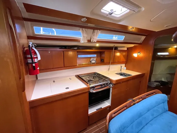 Halo Yacht Photos Pics 