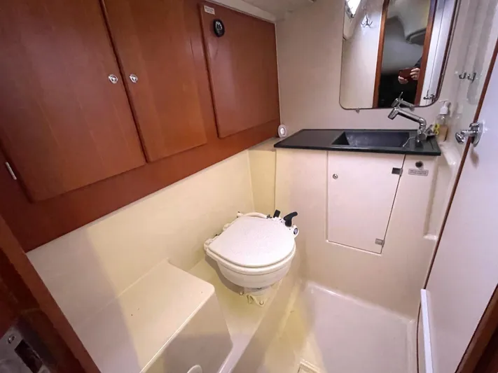 Halo Yacht Photos Pics 