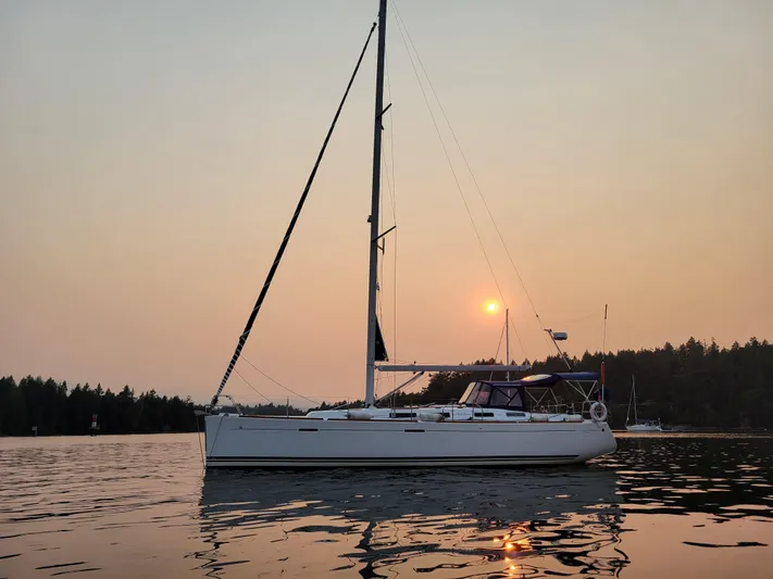 Halo Yacht Photos Pics 