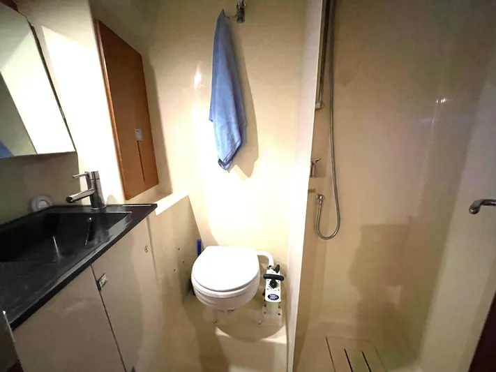 Halo Yacht Photos Pics 