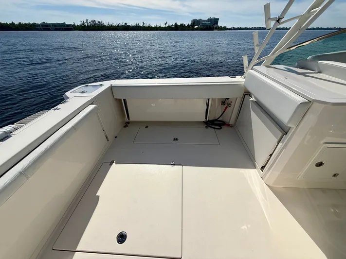  Yacht Photos Pics Cobia 330 Dual Console 2022, spacious deck with water view.