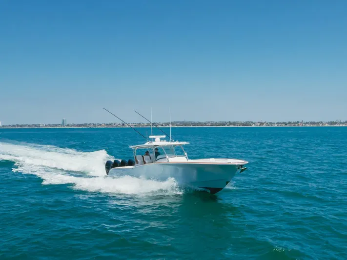  Yacht Photos Pics 2026 Mag Bay 43 Center Console cruising on open blue water.