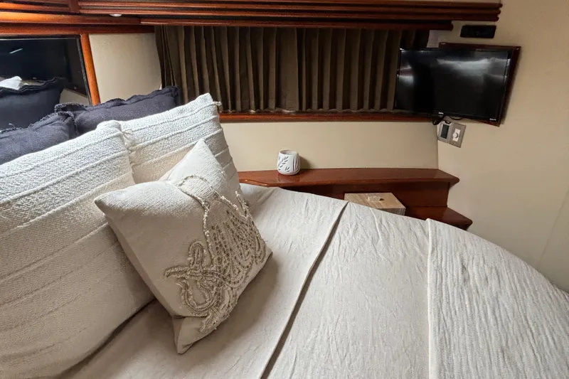 Mr & Mrs Smith Yacht Photos Pics Cozy bedroom interior of 2003 Carver 450 Voyager Pilothouse with elegant bedding and TV.