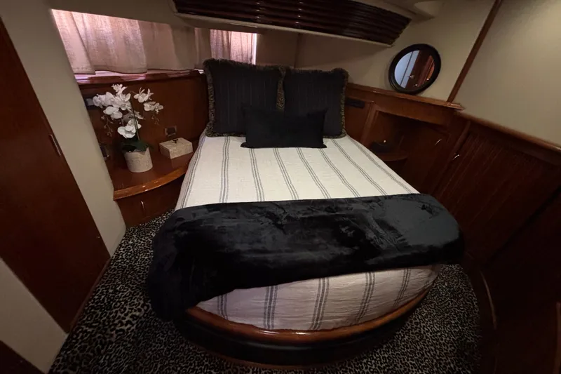 Mr & Mrs Smith Yacht Photos Pics Luxurious bedroom in 2003 Carver 450 Voyager Pilothouse with elegant decor and cozy bedding.